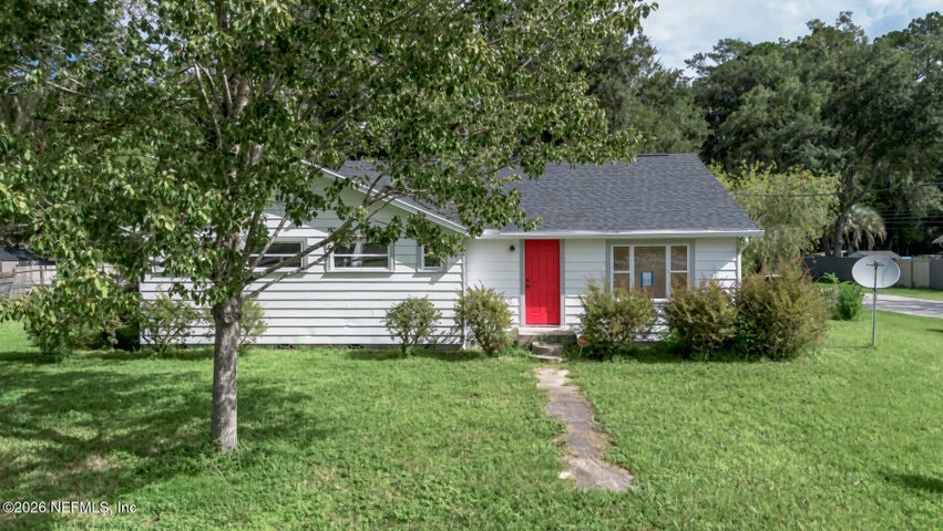 Front exterior of 8007 Mariner St in Jacksonville